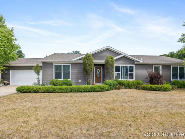 7861 Schooner Ln, Stanwood, MI 49346