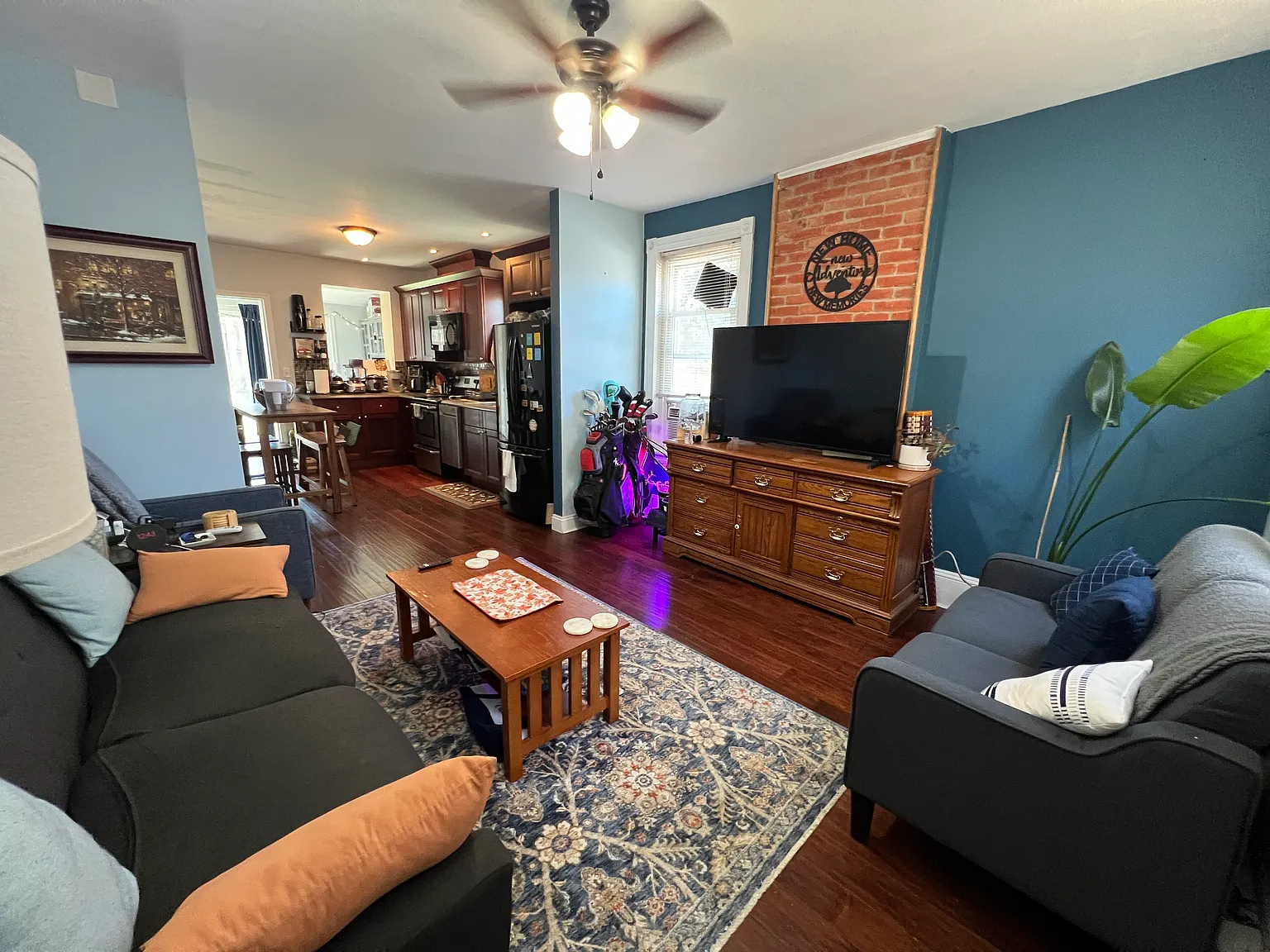 3 bed, 1.5 bath, 1200 sqft, $2,300 — Photo 1