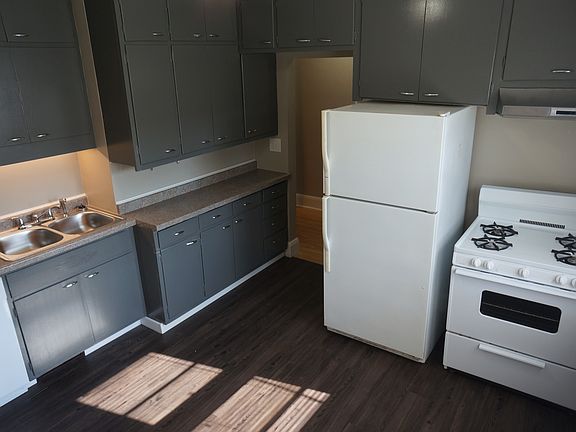 4th image of 808 E 3rd St #1
