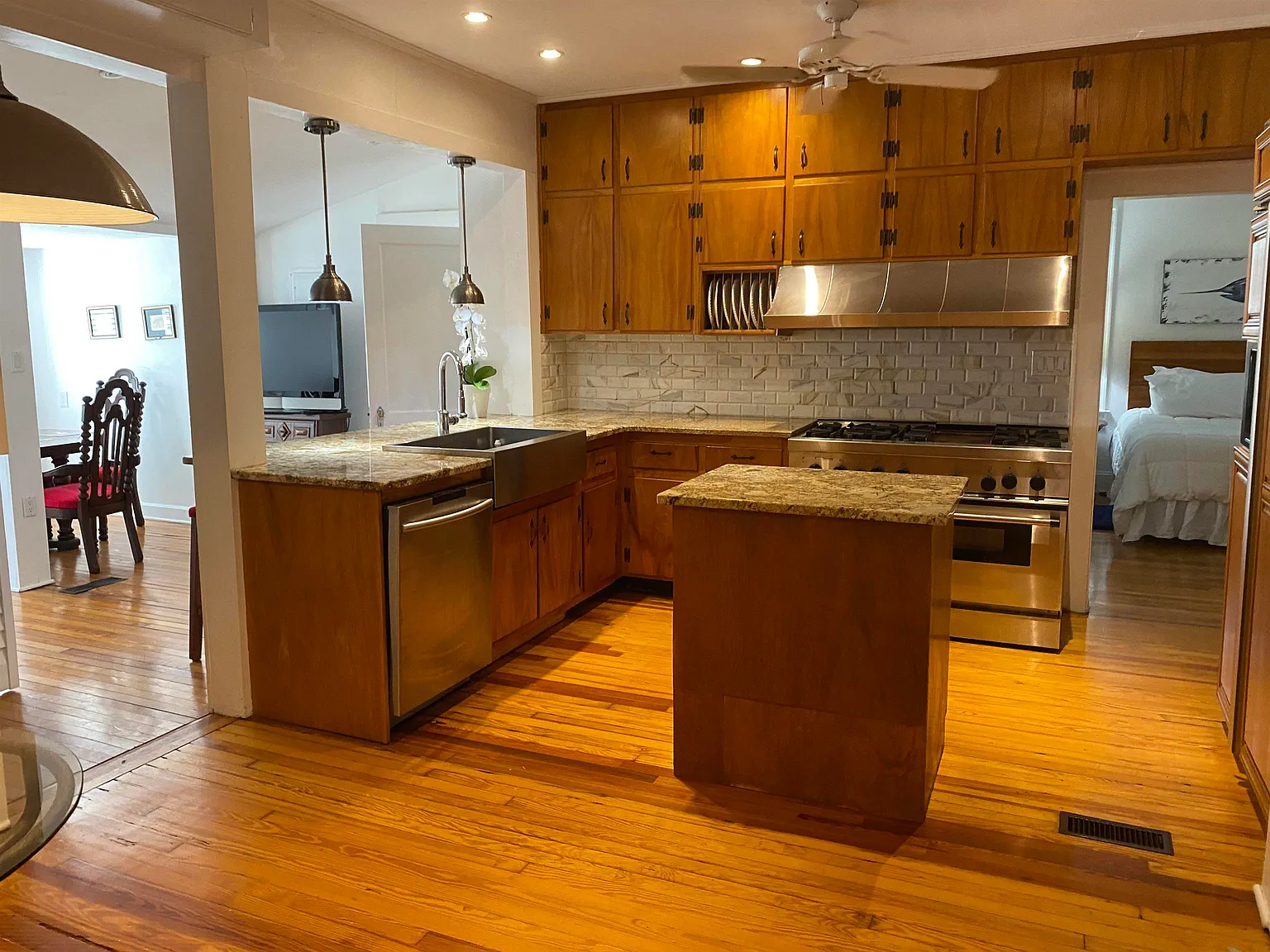4 bed, 1742 sqft, $3,650 — Photo 3