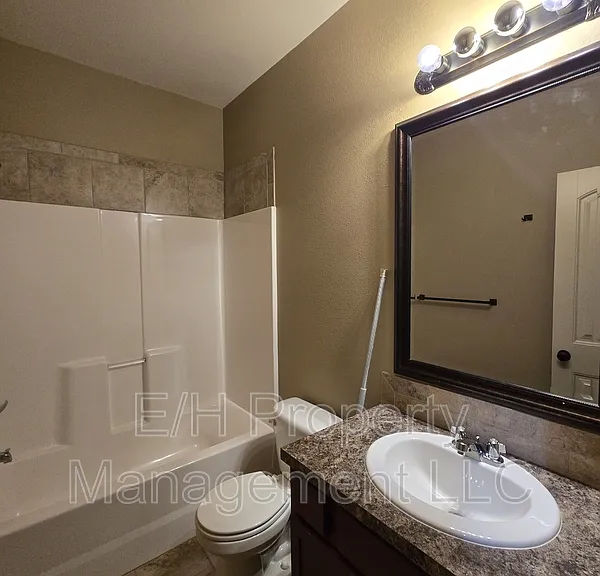 2146 N Woodlawn Blvd — Photo 30