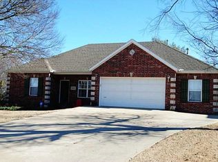 3052 N Dorchester Dr, Fayetteville, AR 72703