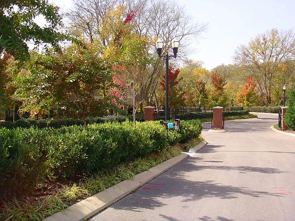 5th image of 424 Grant Park Dr