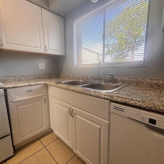 205 Eden Ln #E — Photo 7
