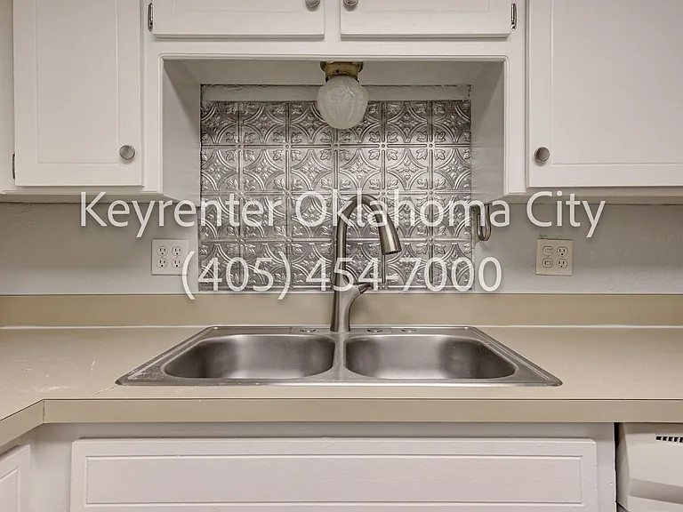 6550 N Meridian Ave Townhouse — Photo 16