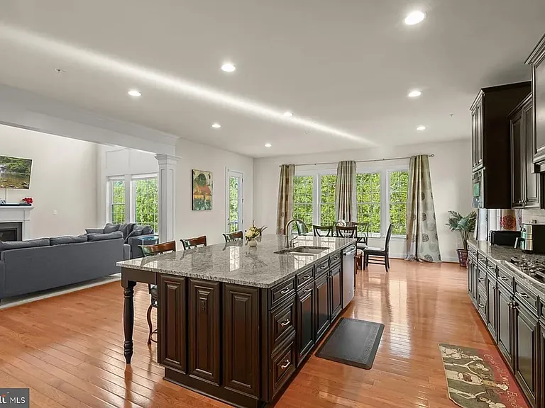 208 Bottsford Ave — Photo 2