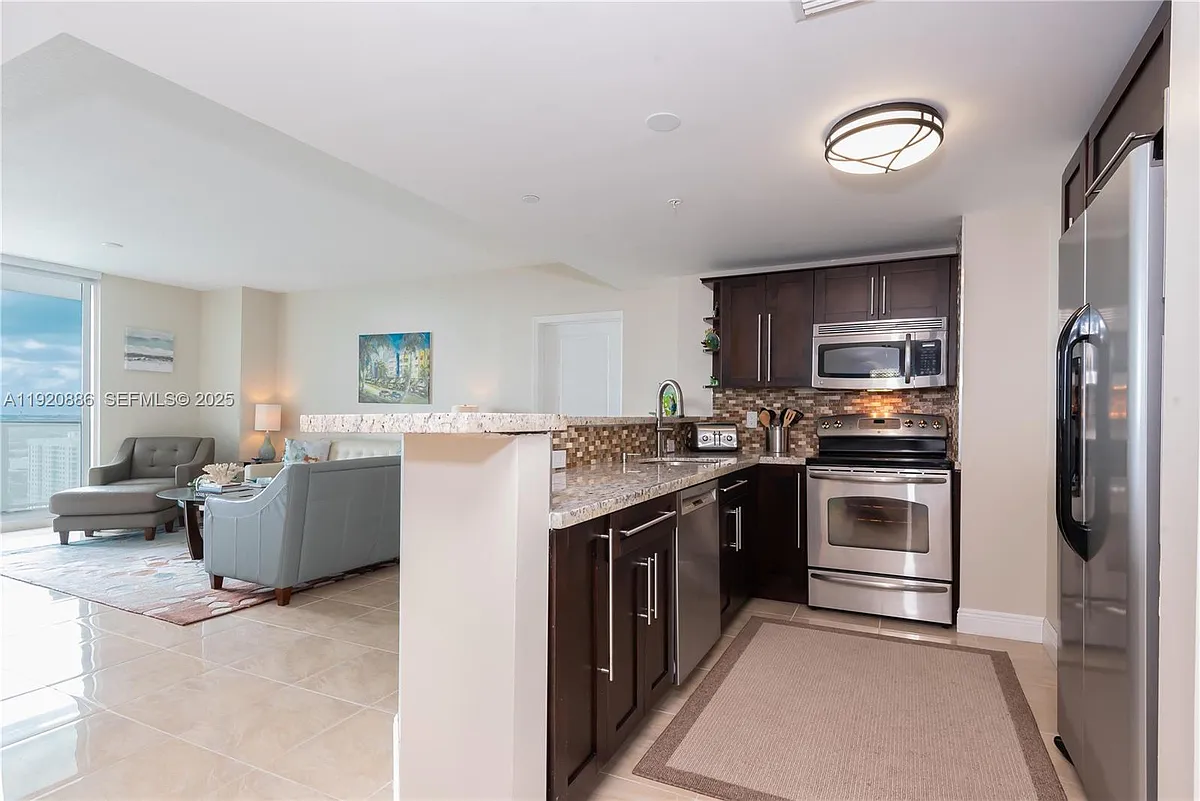 Building Photo - 1250 S Miami Ave #3205