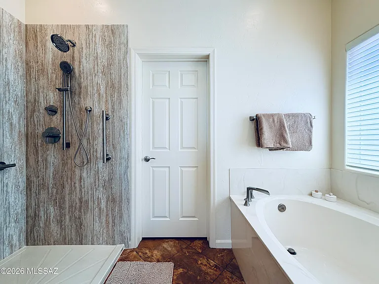 1465 W Bridalveil Pl — Photo 32