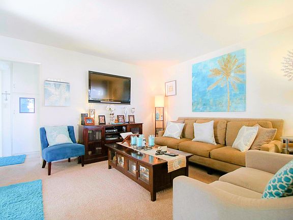 Living Room with great lighting