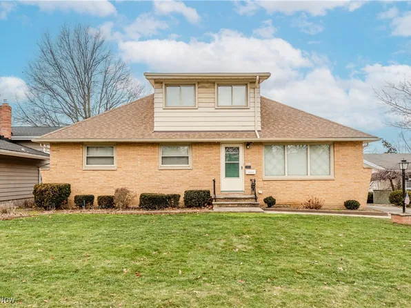 5440 Sherwood Dr, Fairview Park, OH 44126