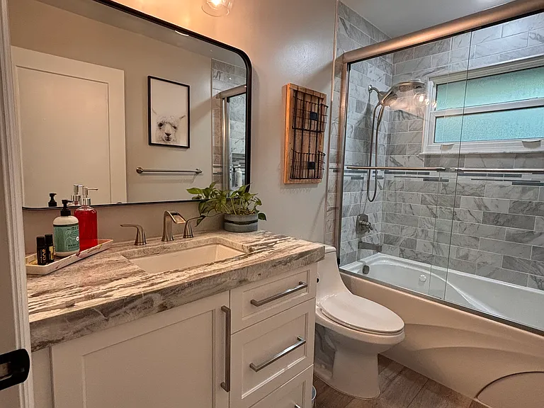 Guest Bathroom (between two bedrooms) with full size jacuzzi tub