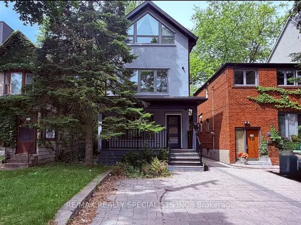 16 Woodlee Rd, Toronto, ON M4E 2R1