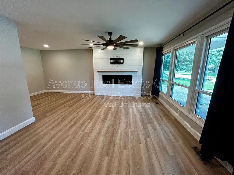 3265 Hermoso Dr — Photo 3