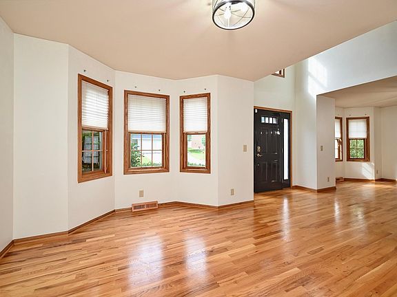 4th image of 1555 48th Ave