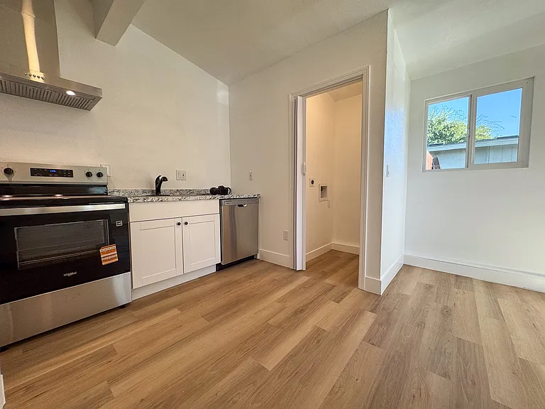 25 Pico Ave #B — Photo 23