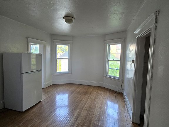 2nd image of 403 College St #3