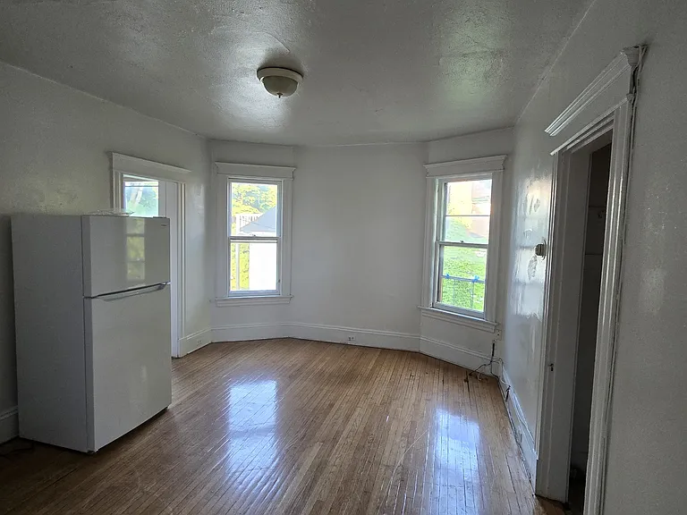 403 College St #3 — Photo 2