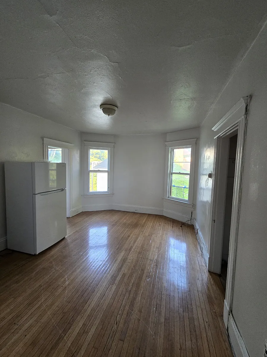 Building Photo - 403 College St #3
