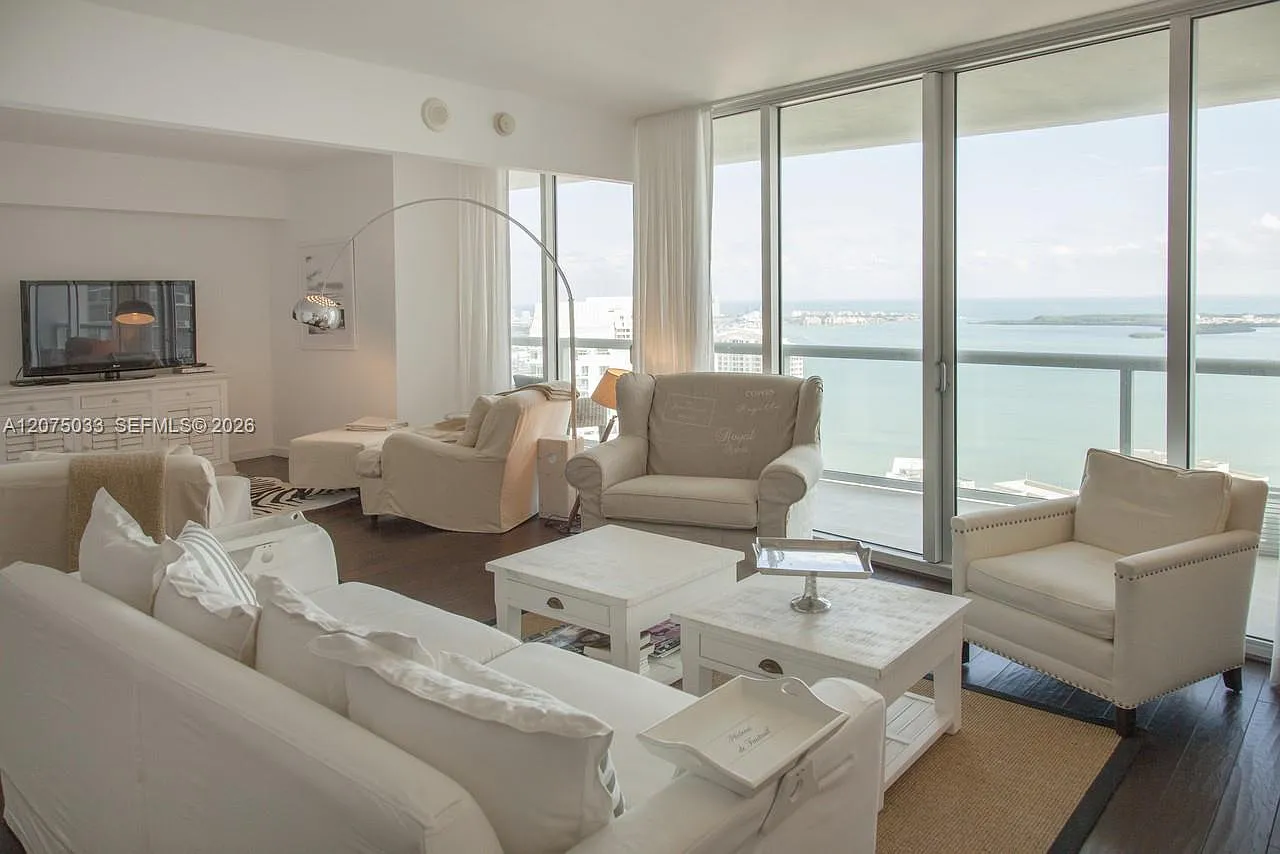 Iconbrickell Condo No 1 — Photo 3