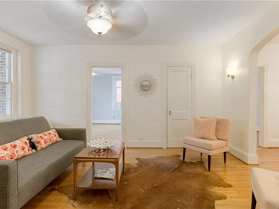 4th image of 2810 Kensington Ave Unit 7