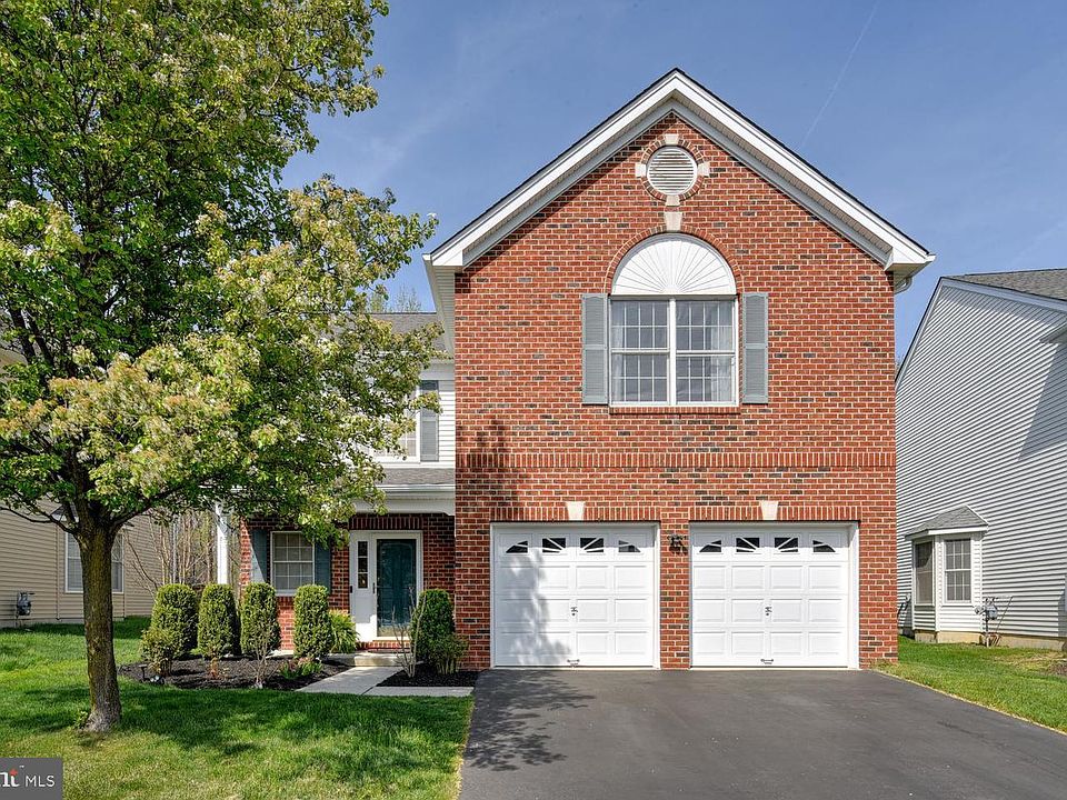 1st image of 16 Devonshire Dr