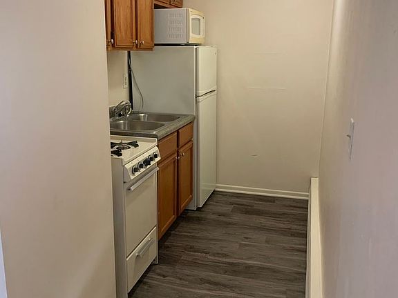 2nd image of 1456 N Farwell Ave #8387663