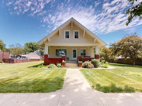 310 S Lubeck St, Holstein, IA 51025