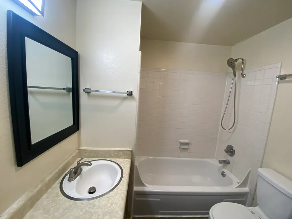 3 bed, 1200 sqft, $1,975 — Photo 4