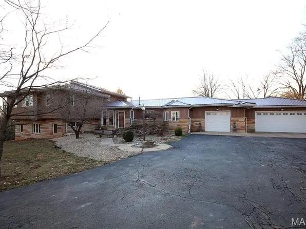 2415 Zent Dr, Vandalia, IL 62471