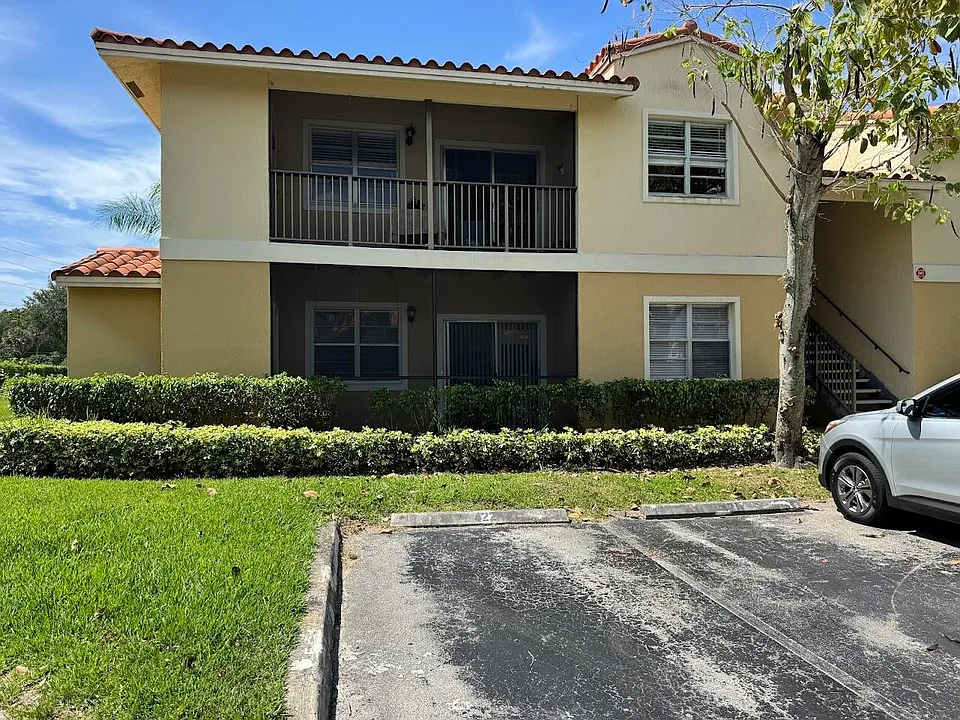 1227 SW 46th Ave #301
