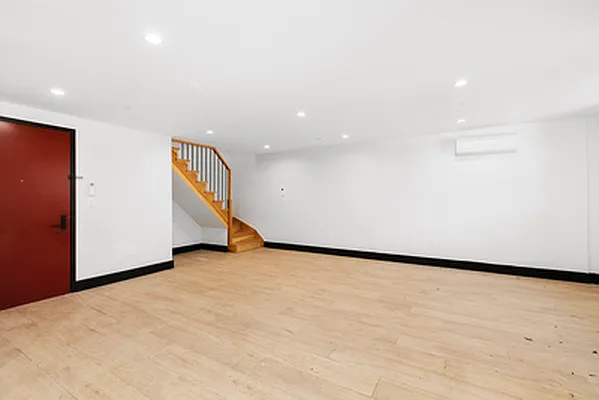 Rented by Compass | media 32