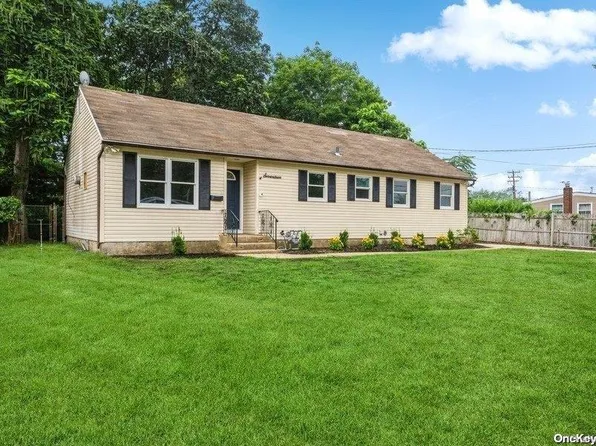 17 Dusk Drive, Centereach, NY 11720