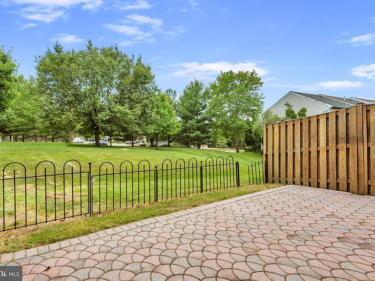 7920 Brightlight Pl — Photo 33