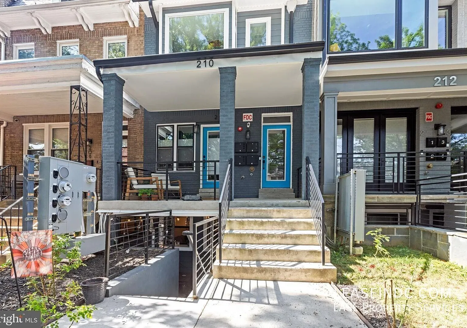 2 bed, 900 sqft, $2,700 — Photo 2