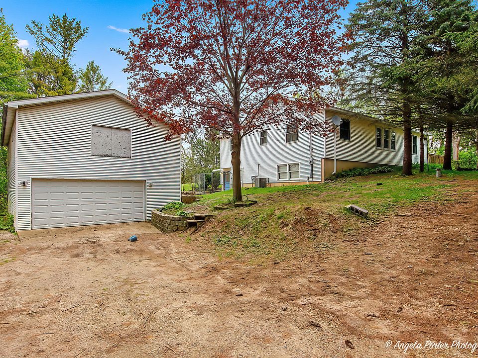 1st image of 27580 W Brandenburg Rd