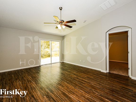 4th image of 403 W New England Dr