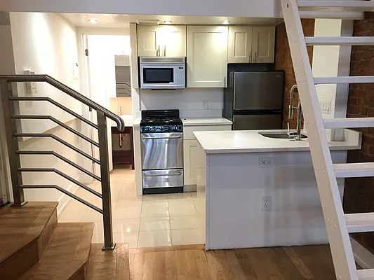 Rented by Sky Management | media 50