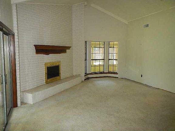 2nd image of 4400 Parkridge Dr