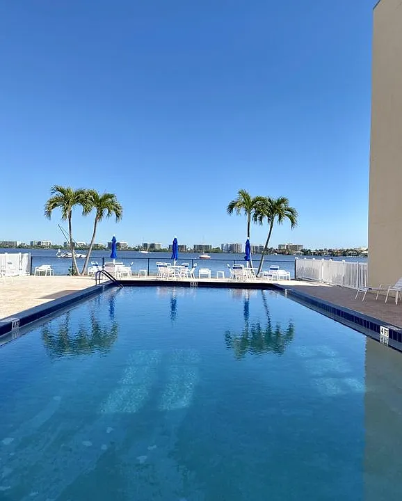 1516 S Lakeside Dr #201