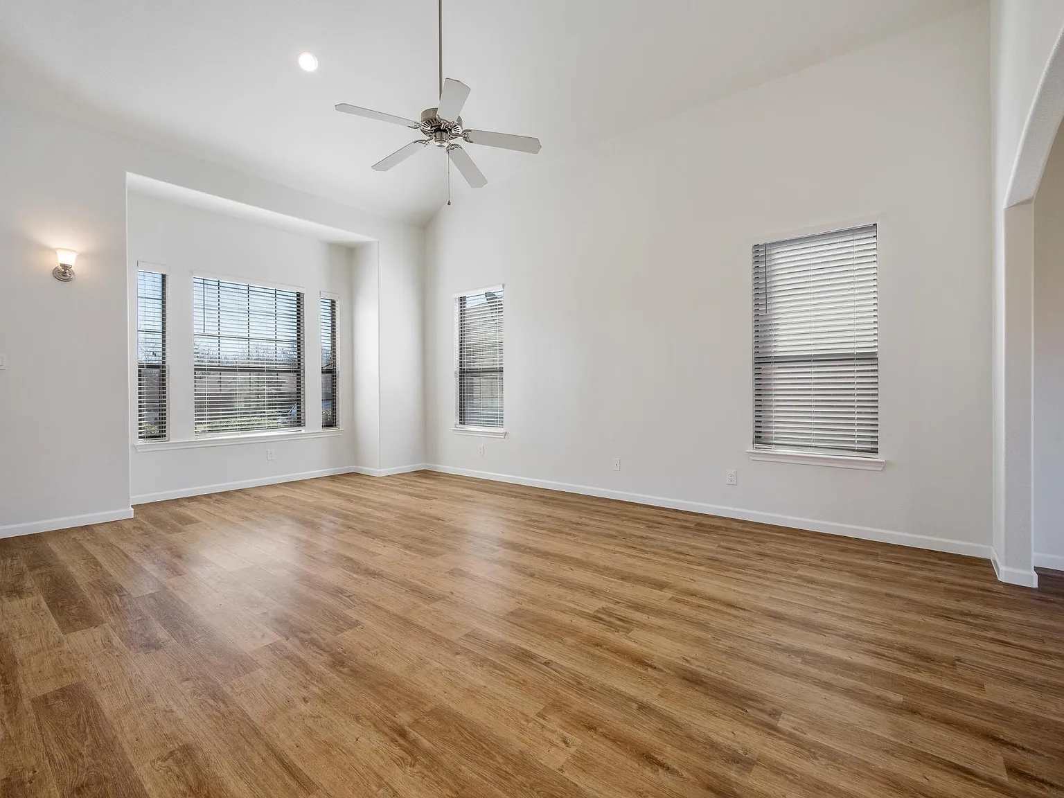 4 bed, 2084 sqft, $2,300 — Photo 4