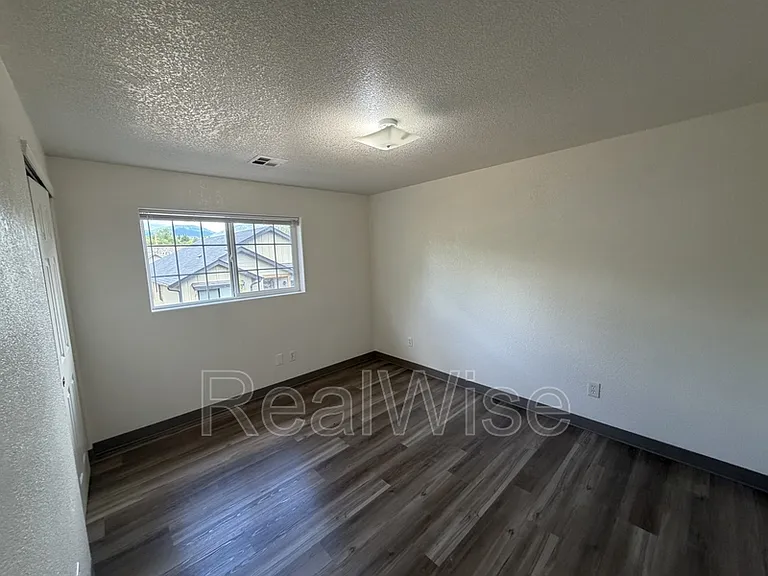 715 SW Laurel St — Photo 17