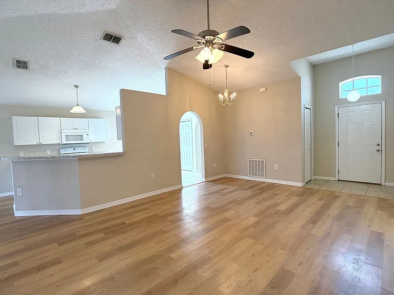 309 Catfish Dr E — Photo 2