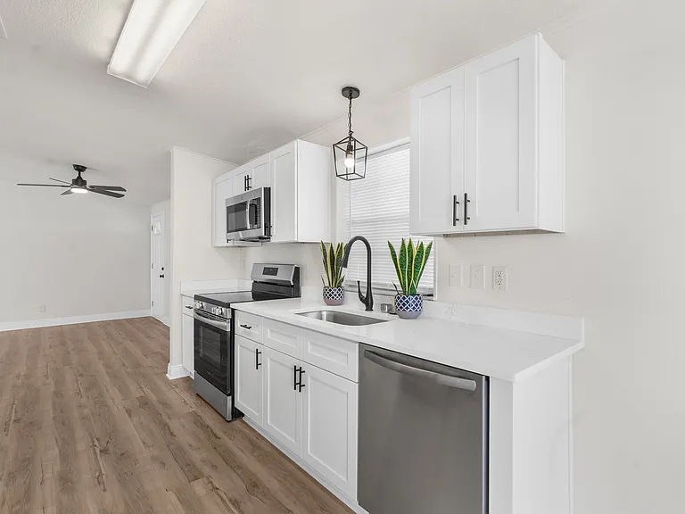 14261 Montclair Dr — Photo 5