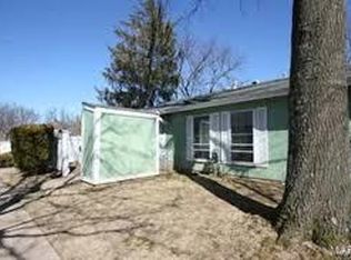 2452 Forest Shadows Dr, Saint Louis, MO 63136