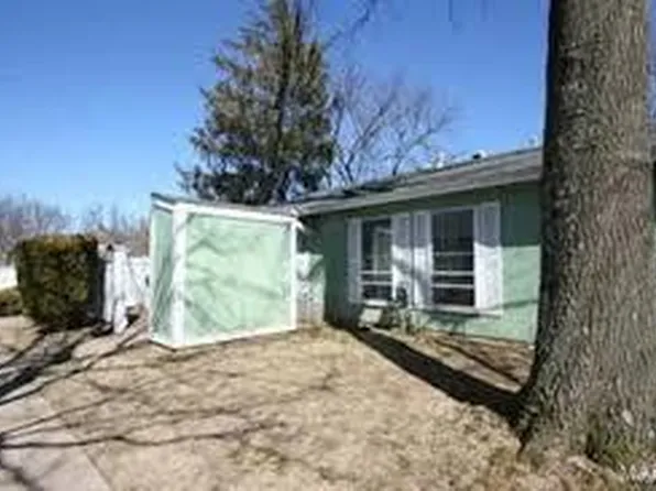 2452 Forest Shadows Dr, Saint Louis, MO 63136