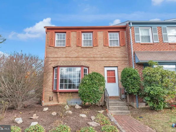 1 Gatehouse Ln, Doylestown, PA 18901