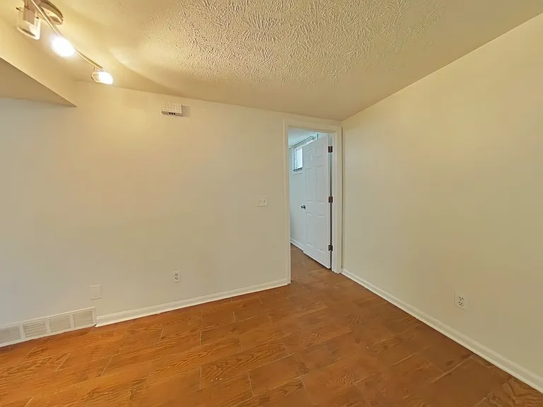 2917 Jackson St — Photo 5