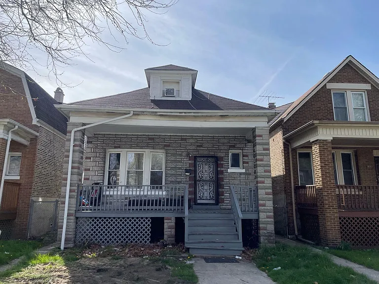 7636 S Eberhart Ave — Photo 3