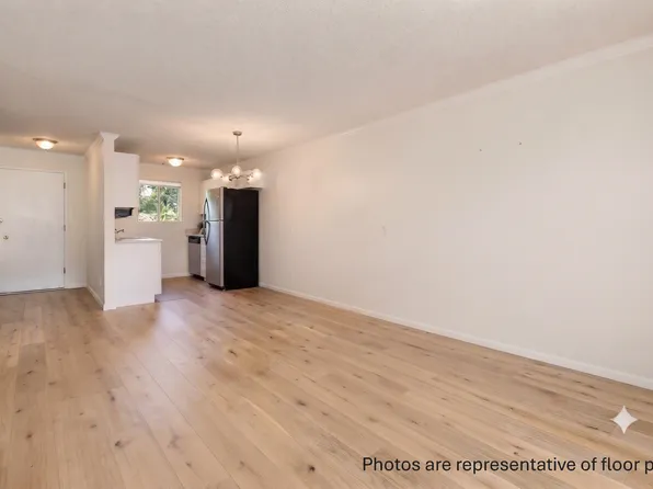 630 5th Ave S Unit 107, Edmonds, WA 98020