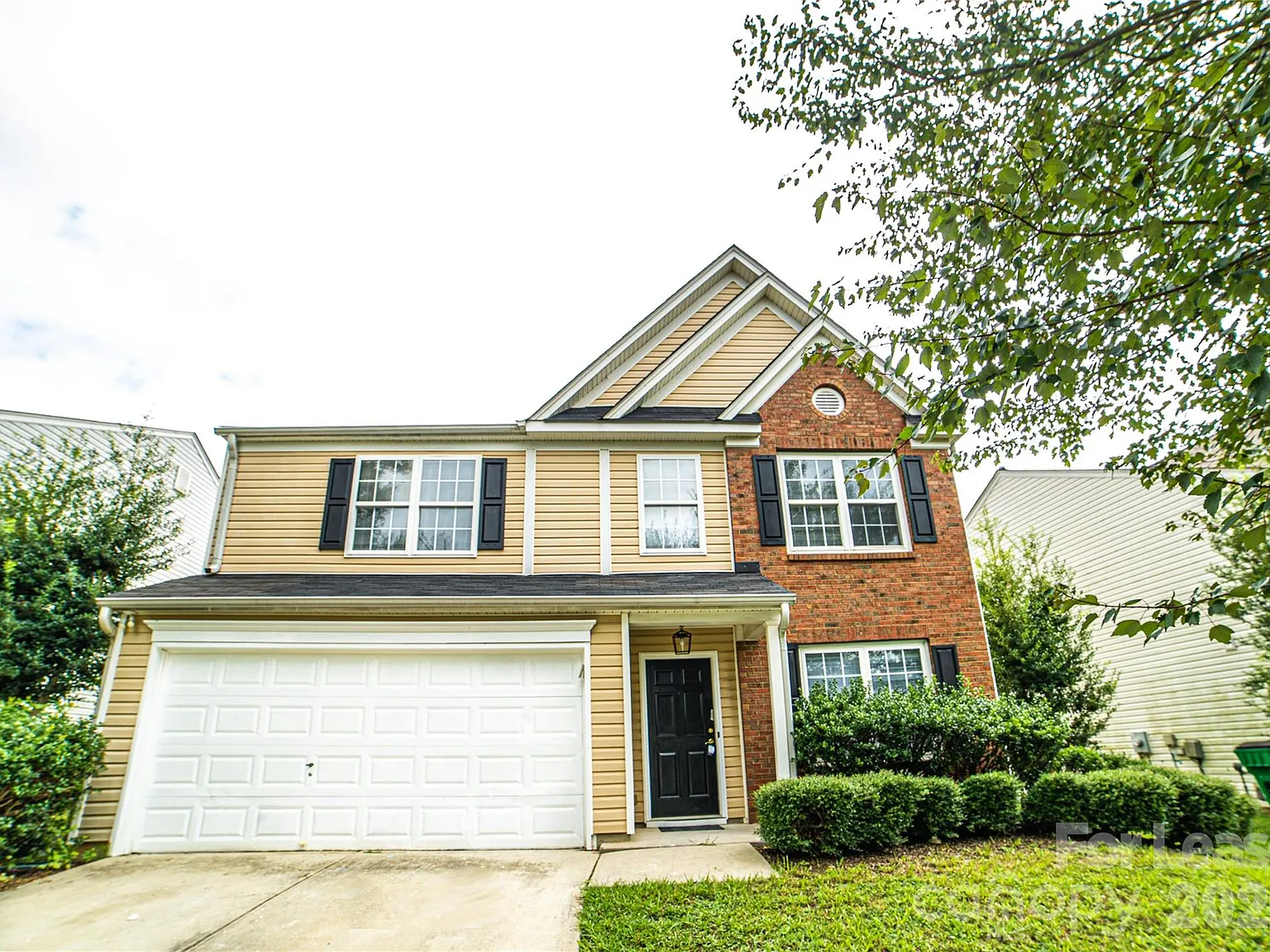4 bed, 2.5 bath, $1,975 — Photo 2